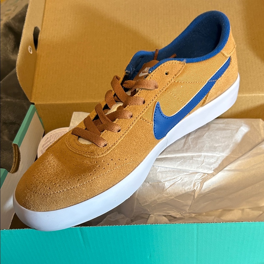 NIB Nike Men's SB Heritage VULC Tan Suede & Canvas W/Blue Swoosh Sneakers,Sz 8.5